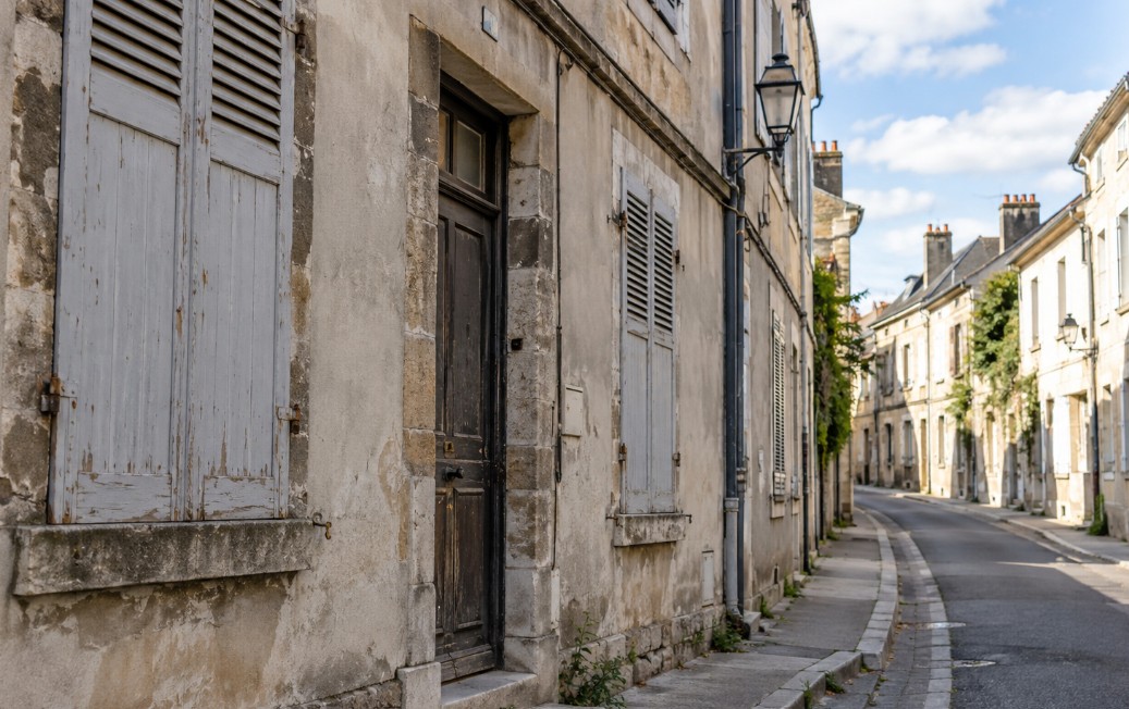 Logements vacants : pourquoi les habitations inoccupées peuvent fragiliser les finances d'une commune